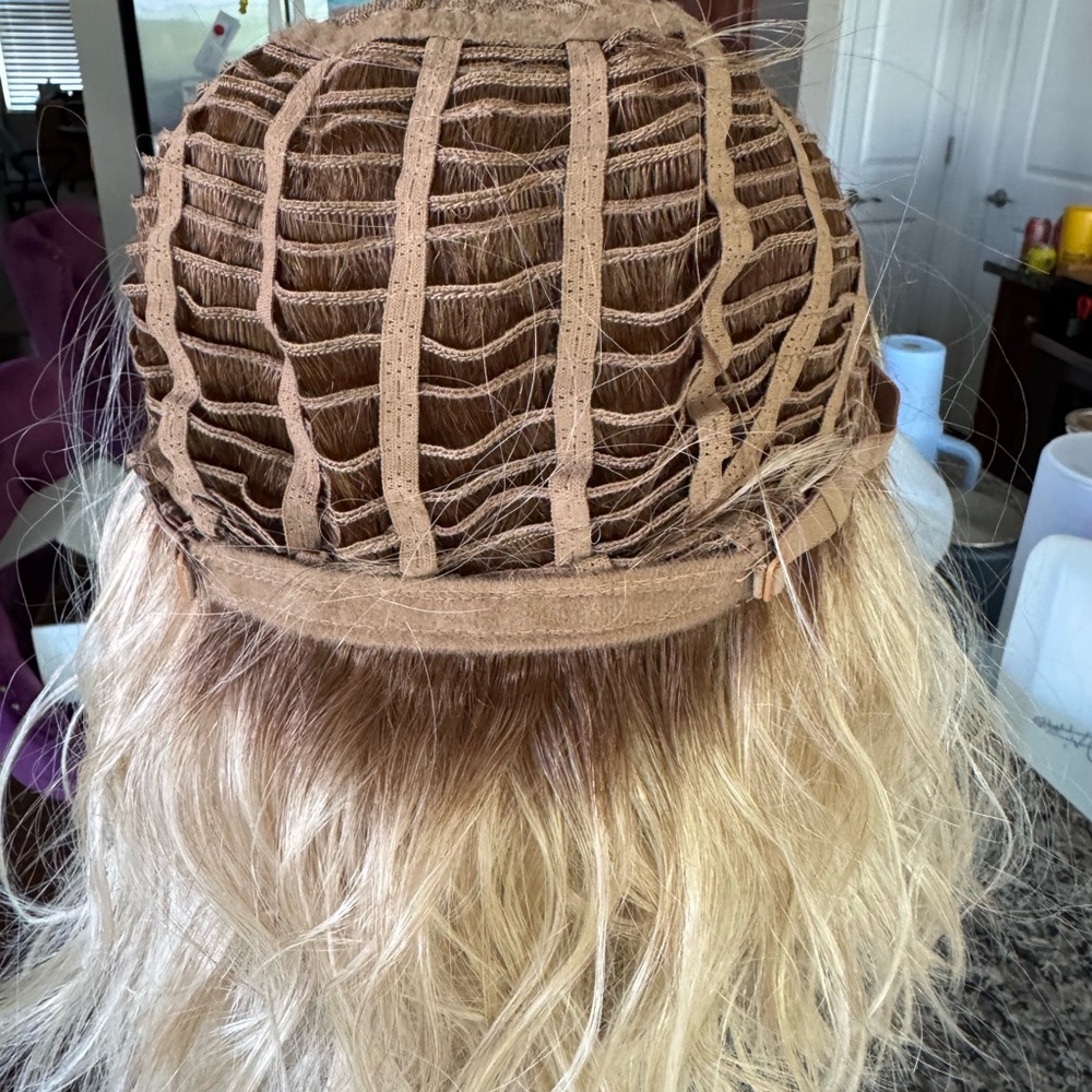 Wigs For Every Woman by Heather Dye – Blonde Wavy Wig - Picture 5 of 7